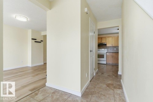 Entryway featuring light-toned wall paint, white baseboards, and ceramic tile flooring - 13279 47 Street, Edmonton, AB - Indoor