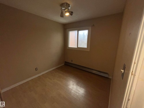 Neutral-toned room featuring light wood-finish flooring - 306 11340 124, Edmonton, AB 