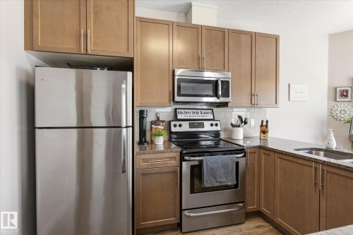 1 16537 130A Street, Edmonton, AB - Indoor Photo Showing Kitchen With Stainless Steel Kitchen