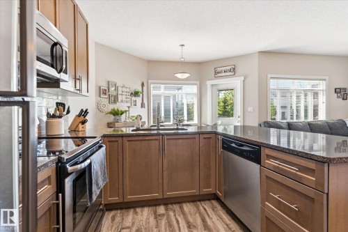 1 16537 130A Street, Edmonton, AB - Indoor Photo Showing Kitchen With Stainless Steel Kitchen
