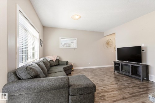 1 16537 130A Street, Edmonton, AB - Indoor Photo Showing Living Room