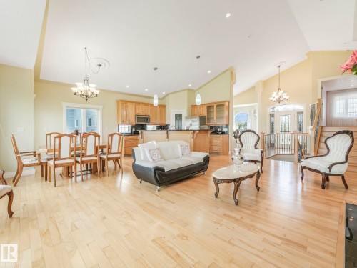 7504 161A Avenue, Edmonton, AB - Indoor Photo Showing Living Room