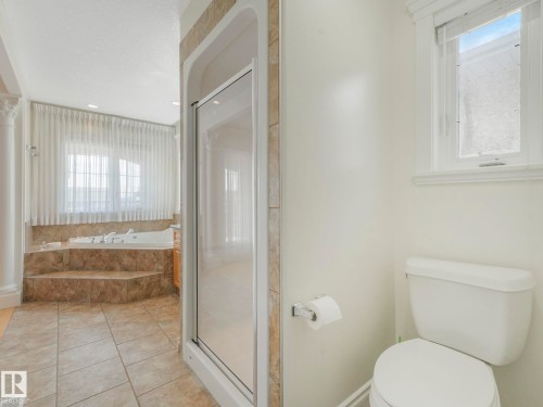 7504 161A Avenue, Edmonton, AB - Indoor Photo Showing Bathroom