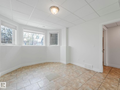 7504 161A Avenue, Edmonton, AB - Indoor Photo Showing Other Room