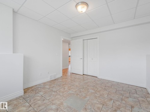 7504 161A Avenue, Edmonton, AB - Indoor Photo Showing Other Room