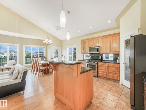 7504 161A Avenue, Edmonton, AB - Indoor Photo Showing Kitchen