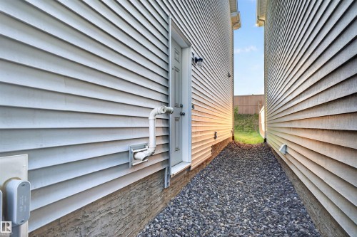 Exterior passageway featuring gravel ground cover - 22638 99A Avenue, Edmonton, AB 