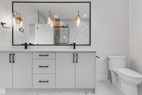 Dual vanity with white cabinetry, quartz-finish countertop, and matte black hardware - 15 Redbud Way, St. Albert, AB - Indoor Photo Showing Bathroom
