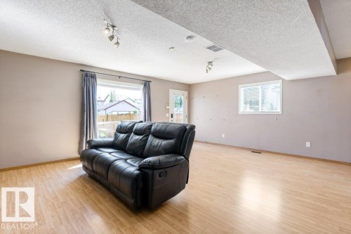 11617 167B Avenue, Edmonton, AB 