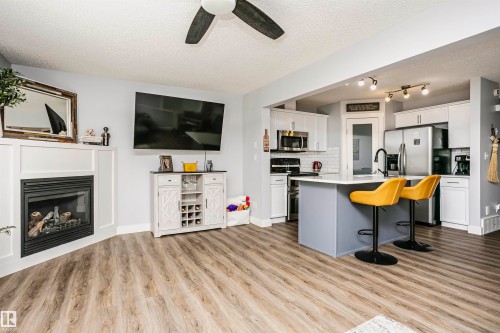 3713 11 Street, Edmonton, AB 