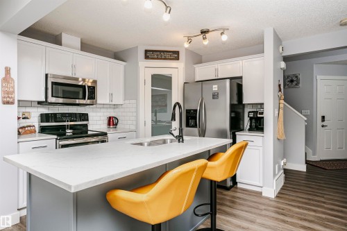 3713 11 Street, Edmonton, AB 
