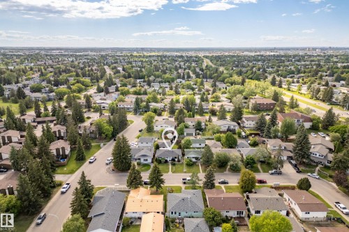 Residential neighborhood featuring mature trees and street-lined properties - 3208 70 Street, Edmonton, AB 