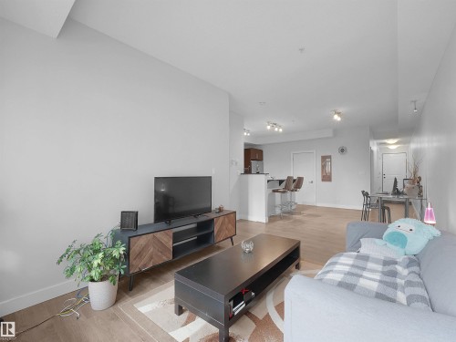 110 10811 72 Avenue, Edmonton, AB 