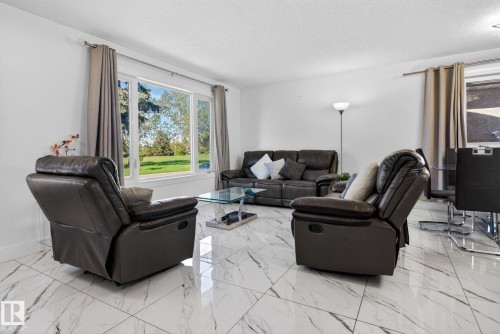 8835 152B Avenue, Edmonton, AB 