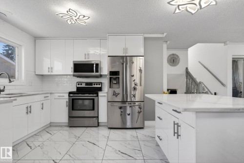 8835 152B Avenue, Edmonton, AB 