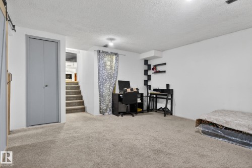 8835 152B Avenue, Edmonton, AB 