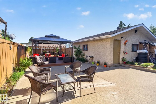 8835 152B Avenue, Edmonton, AB 