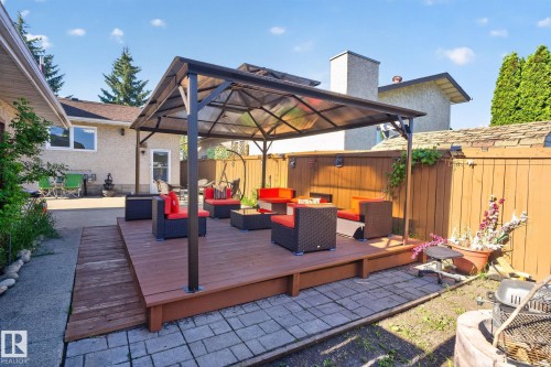 8835 152B Avenue, Edmonton, AB 