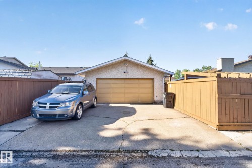 8835 152B Avenue, Edmonton, AB 