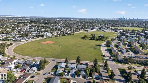8835 152B Avenue, Edmonton, AB 