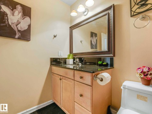 Image quality insufficient for description - 403 10165 113 Street, Edmonton, AB 