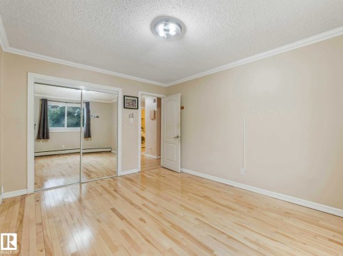 Bright room with light wood-finish flooring - 403 10165 113 Street, Edmonton, AB 