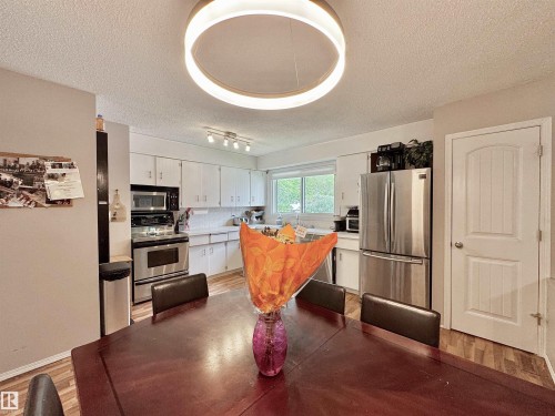 8504 92 Avenue, Fort Saskatchewan, AB - Indoor Photo Showing Kitchen