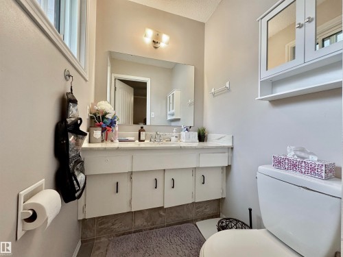 8504 92 Avenue, Fort Saskatchewan, AB - Indoor Photo Showing Bathroom