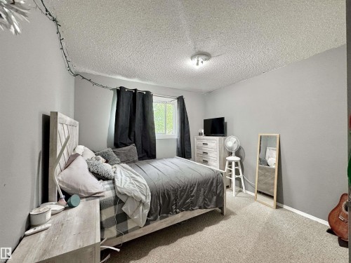 8504 92 Avenue, Fort Saskatchewan, AB - Indoor Photo Showing Bedroom