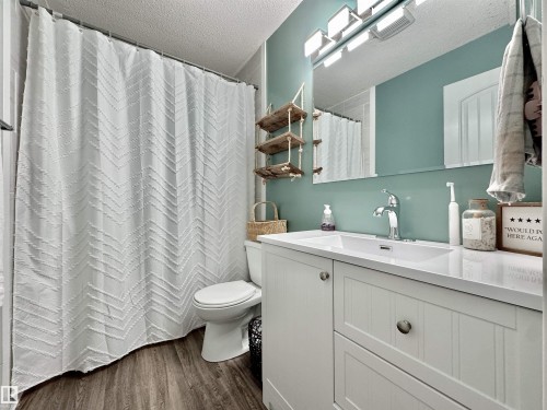 8504 92 Avenue, Fort Saskatchewan, AB - Indoor Photo Showing Bathroom