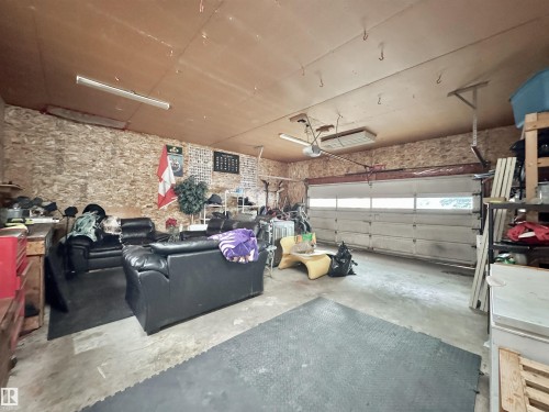 8504 92 Avenue, Fort Saskatchewan, AB - Indoor Photo Showing Garage
