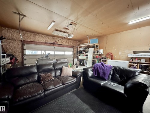 8504 92 Avenue, Fort Saskatchewan, AB - Indoor Photo Showing Garage