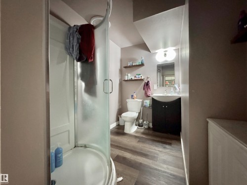 8504 92 Avenue, Fort Saskatchewan, AB - Indoor Photo Showing Bathroom
