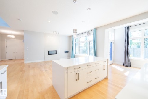 7376 May Common, Edmonton, AB 