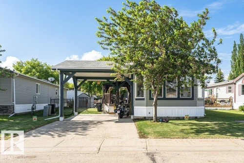 233 Oak Wood Drive  Edmonton, AB T6P 0A4