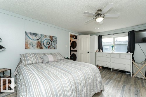 Living space featuring plank-style wood-finish flooring and light blue walls - 233 Oak Wood Drive, Edmonton, AB 