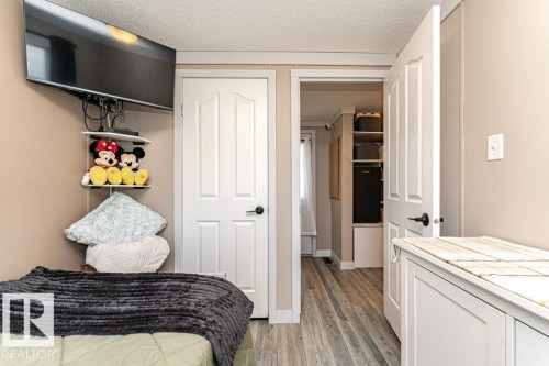 Neutral wall paint, white trim, and wood-finish flooring - 233 Oak Wood Drive, Edmonton, AB 