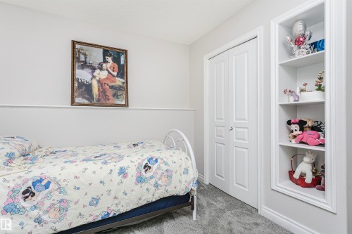 Neutral gray wall finishes with white chair rail molding - 4228 162 Avenue, Edmonton, AB 