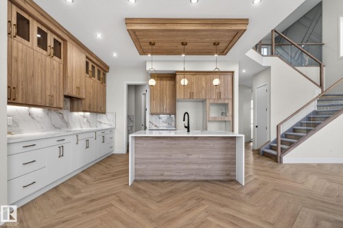 7673 Kimiwan Crescent, Edmonton, AB 