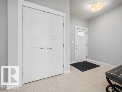 Entrance foyer - 607 40 Street, Edmonton, AB 