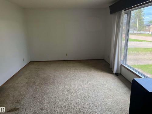 5012 58 Avenue, Viking, AB 