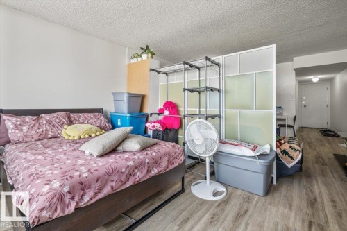 Image quality insufficient for description - 77 8735 165 Street, Edmonton, AB 