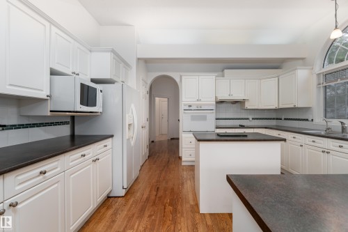 520 Pardee Bay, Edmonton, AB 