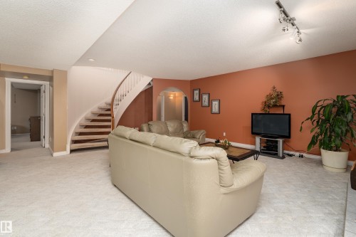 520 Pardee Bay, Edmonton, AB 