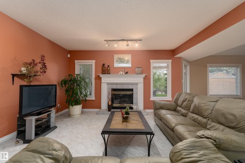 520 Pardee Bay, Edmonton, AB 