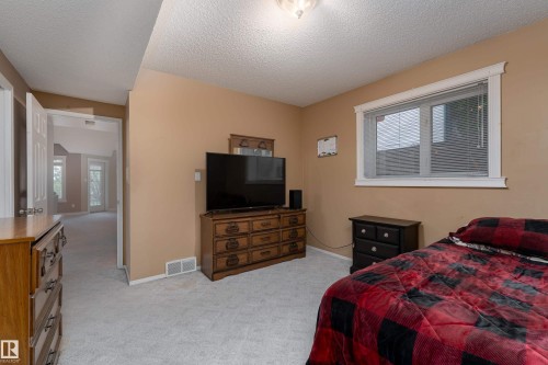 520 Pardee Bay, Edmonton, AB 