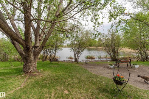 520 Pardee Bay, Edmonton, AB 