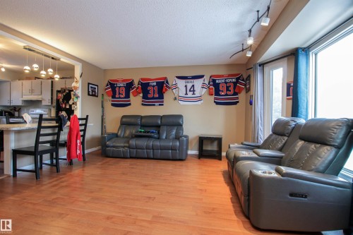 2415 49A Street, Edmonton, AB 