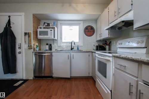 2415 49A Street, Edmonton, AB 