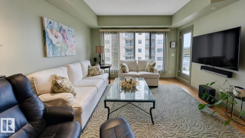 610 10303 111 Street, Edmonton, AB - Indoor Photo Showing Living Room